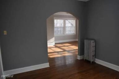 Main picture of 1720 W Albion Ave