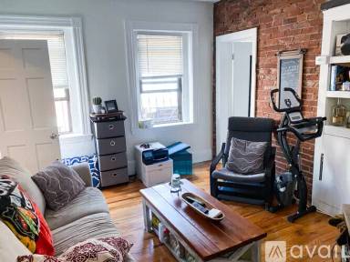 Main picture of 10 Wiget St