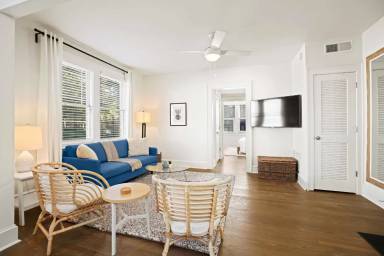 Main picture of 800 Greenwood Apartments