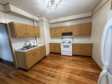 Main picture of 489 Almond St