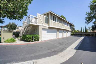 Main picture of 744 Pyramid Point Way