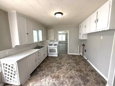 Main picture of 226 12th Ave NW