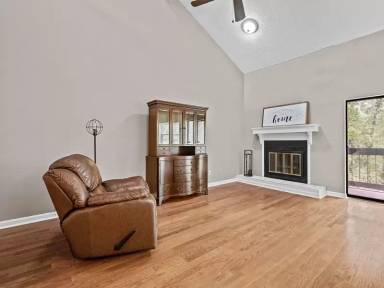 Main picture of 301 Kings Row Dr