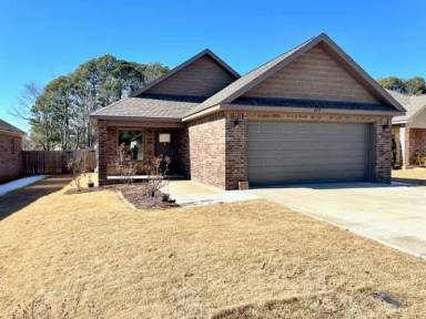 Main picture of 260 Wolf Den Dr