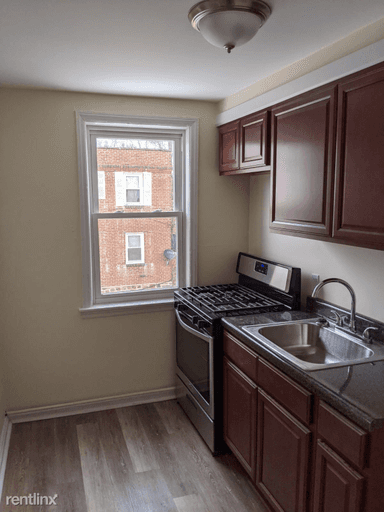 Main picture of 1214 Holland St
