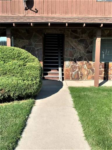 Main picture of 21 Yellowstone St