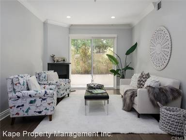 Main picture of 1444 S Point View St
