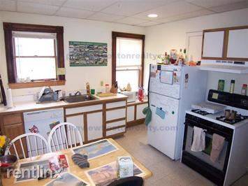 Main picture of 30 Gardena St