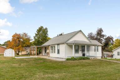 Main picture of 734 S Madison St