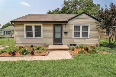 Main picture of 2207 S Minneapolis Ave
