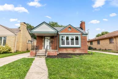 Main picture of 24050 Blackstone St