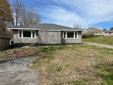 Main picture of 304 W 14th St