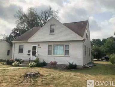 Main picture of 728 Rose Ave E