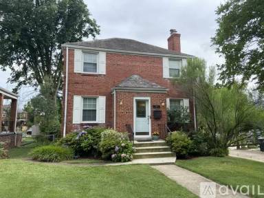 Main picture of 1254 Van Buren St NW