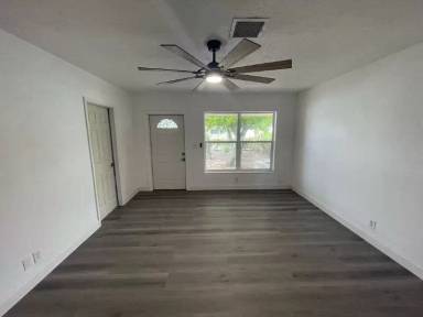 Main picture of 216 NE 9th Ave