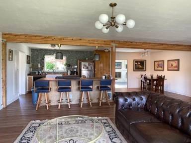 Main picture of 301 NW 18th Pl