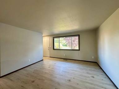 Main picture of 5479 Kalmia Dr NE