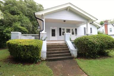 Main picture of 2026 Elizabeth Ave