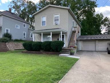 Main picture of 167 1/2 W Main St