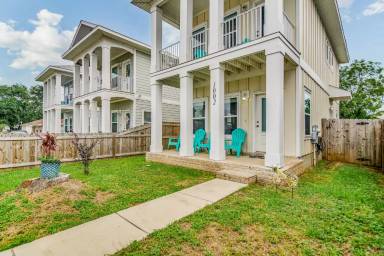 Main picture of 1002 W Main St