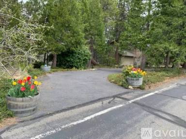 Main picture of 889 Buckthorn Dr