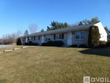 Main picture of 984 E Oak St