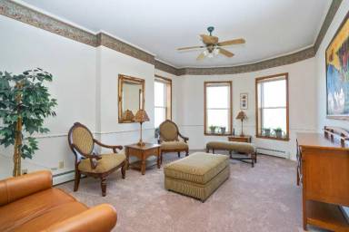 Main picture of 8 Centre St