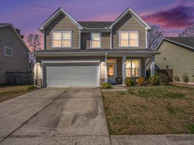 Main picture of 121 Marinella Dr
