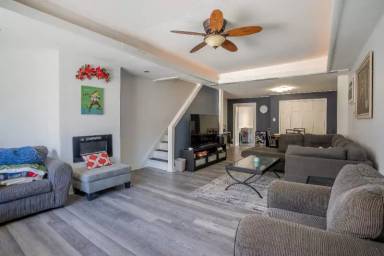Main picture of 2663 Mercer St