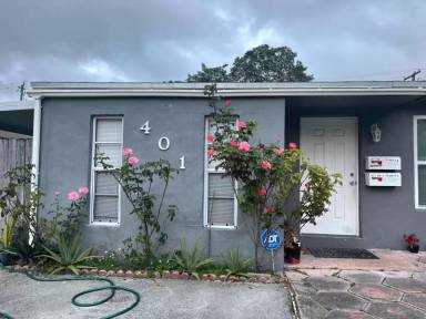 Main picture of 401 SW 10th Ter