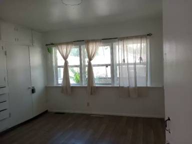 Main picture of 871 E Franklin Ave