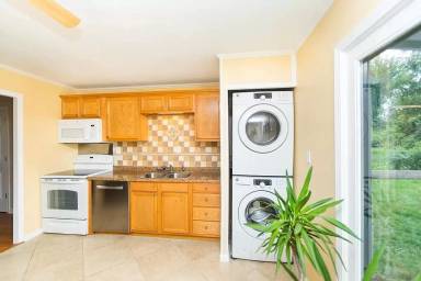 Main picture of 1021 W Meadow Ln