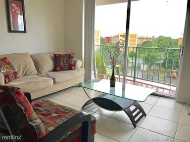 Main picture of Oakvie Condo
