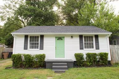 Main picture of 506 Village Ct