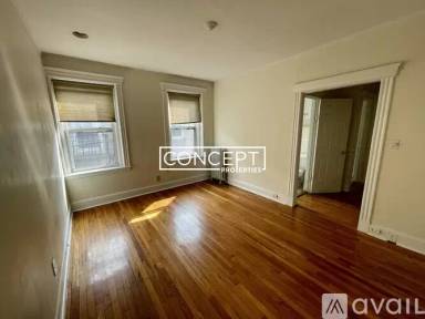 Main picture of 352 Riverway