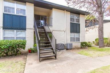 Main picture of 1801 E Lindsey St