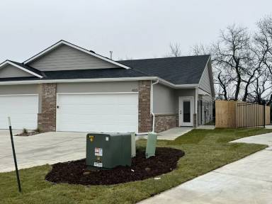 Main picture of 433 W May St