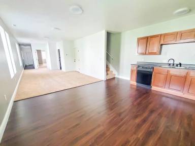 Main picture of 356 W 4th St
