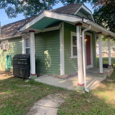 Main picture of 402 Elm St
