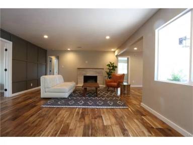 Main picture of 701 N Lincoln St