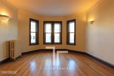 Main picture of 4425 N Paulina St