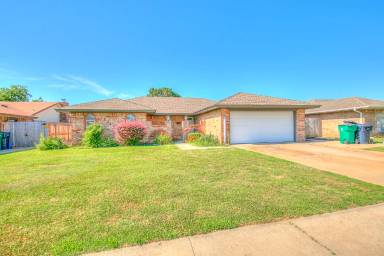Main picture of 2316 SW 90th St
