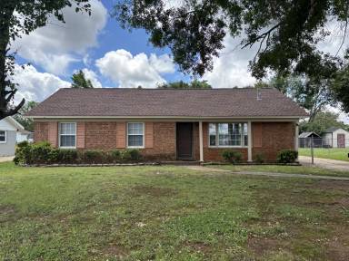 Main picture of 1120 Pearson Dr