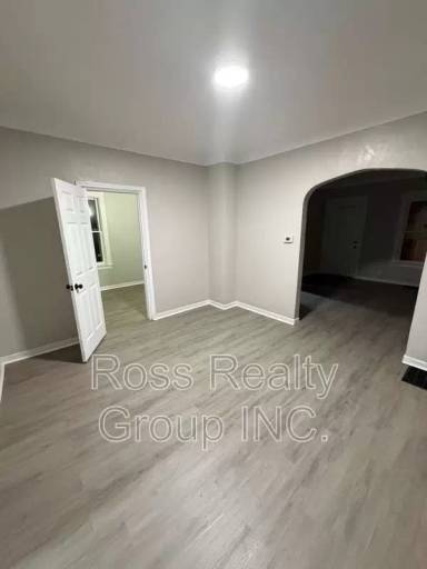 Main picture of 1527 Tecumseh St