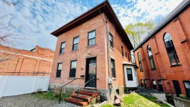 Main picture of 847 State St