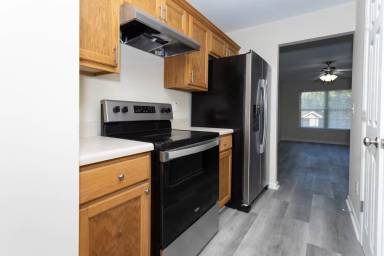 Main picture of 1300 Stonehaven Cir