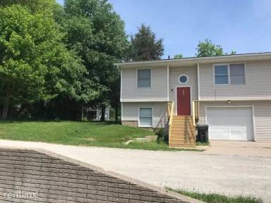 Main picture of 900 N Dodge St