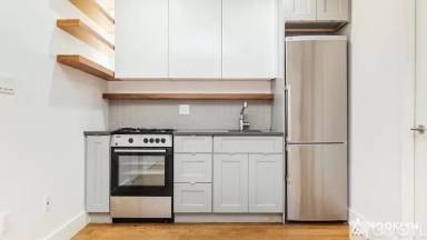 Main picture of 87 Montrose Ave