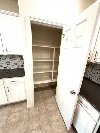 Main picture of 5218 Glimmer Way