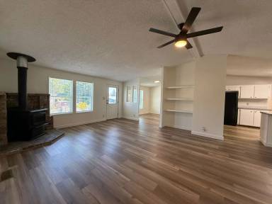 Main picture of 116 SE 8th St